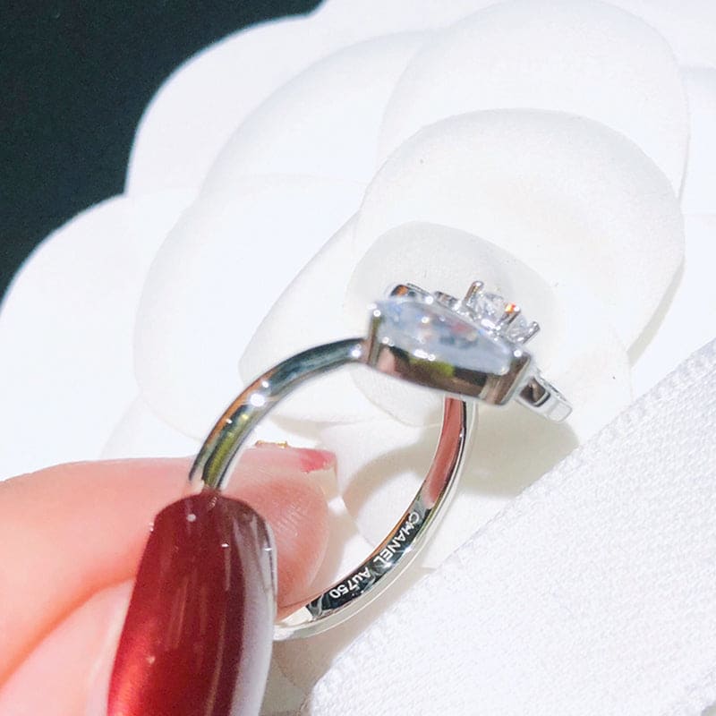 Chanel Diamond Camelia Precieux 18K Gold Ring
