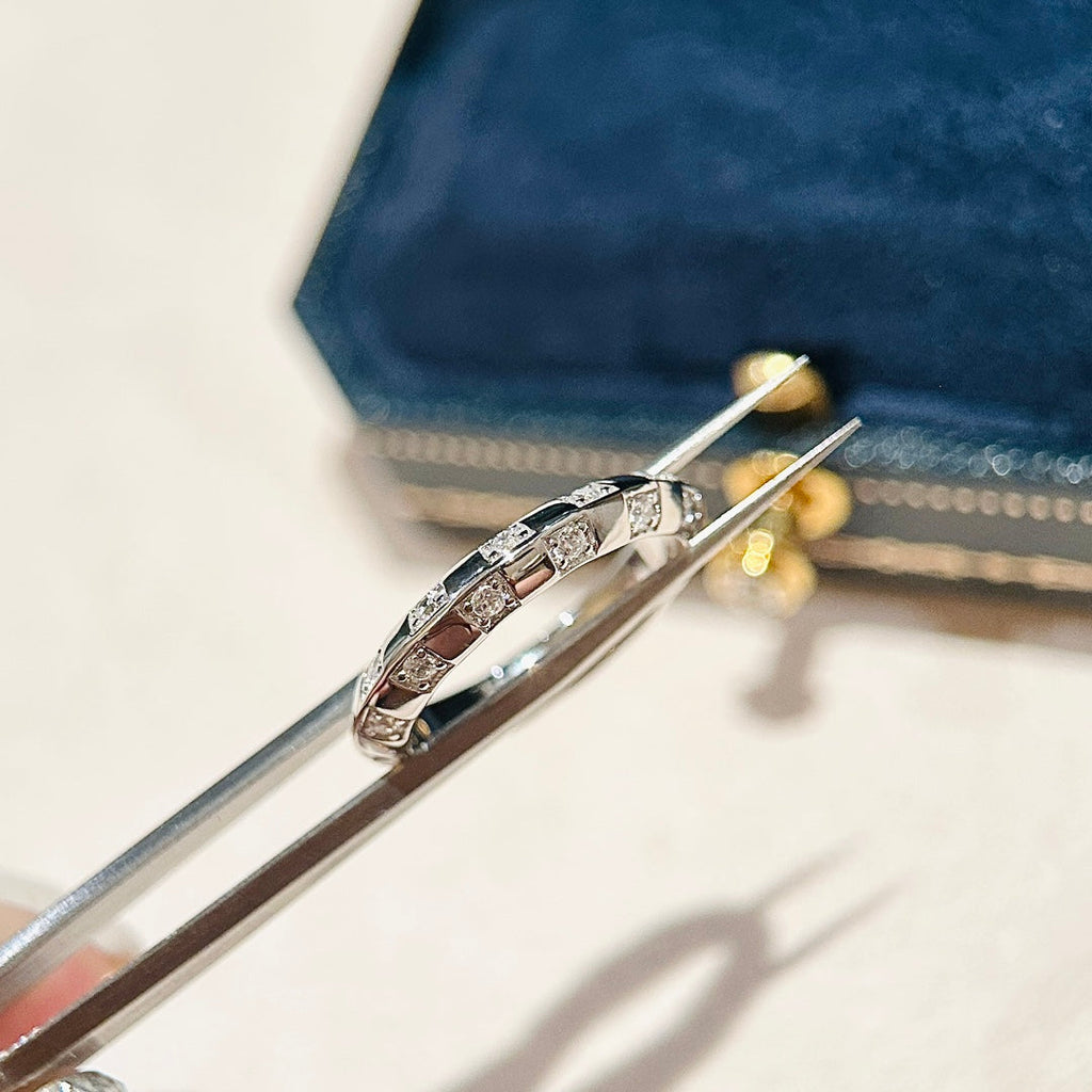 Louis Vuitton Damier Diamonds 18K Gold Ring