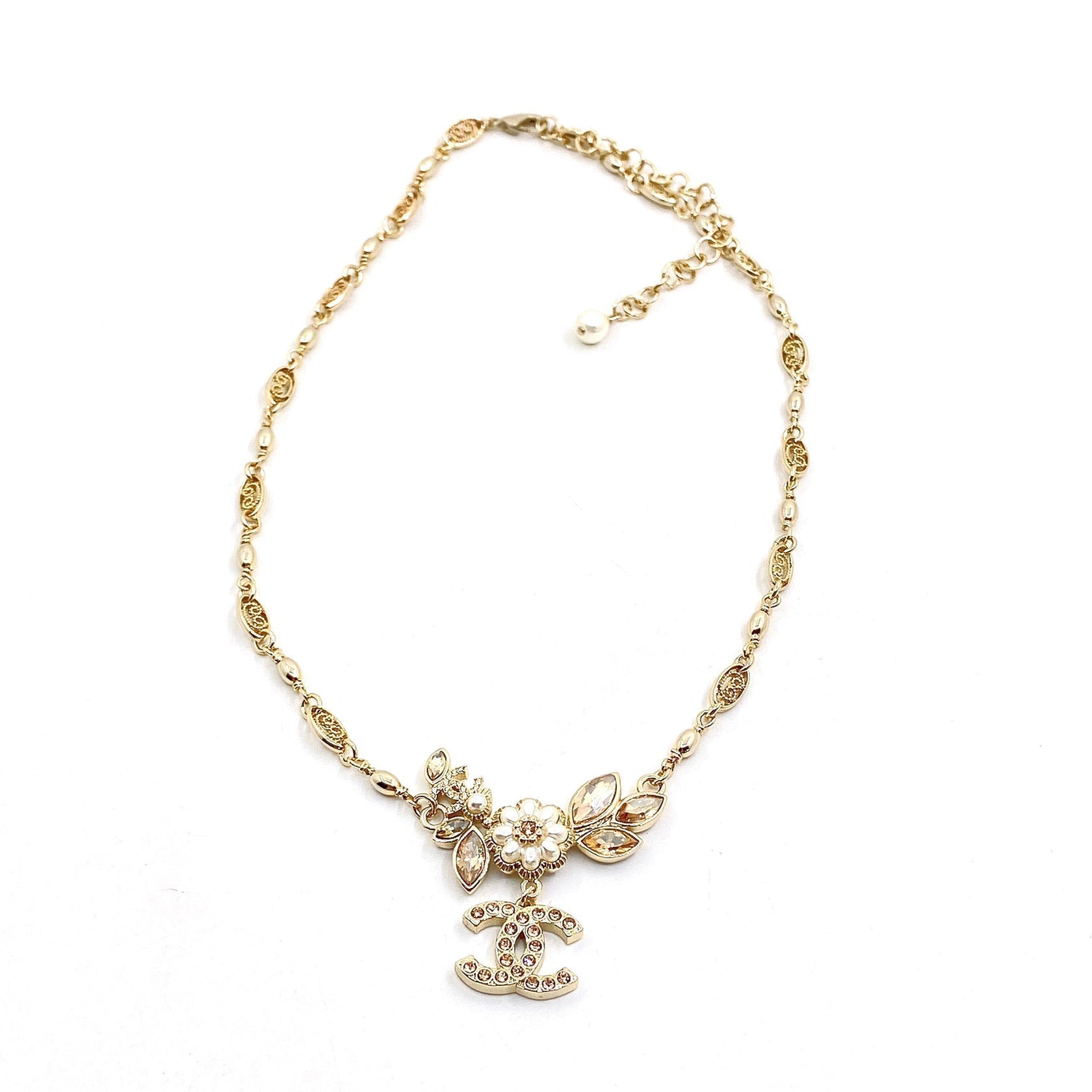 Chanel Flowers Diamonds 18K Gold Necklace
