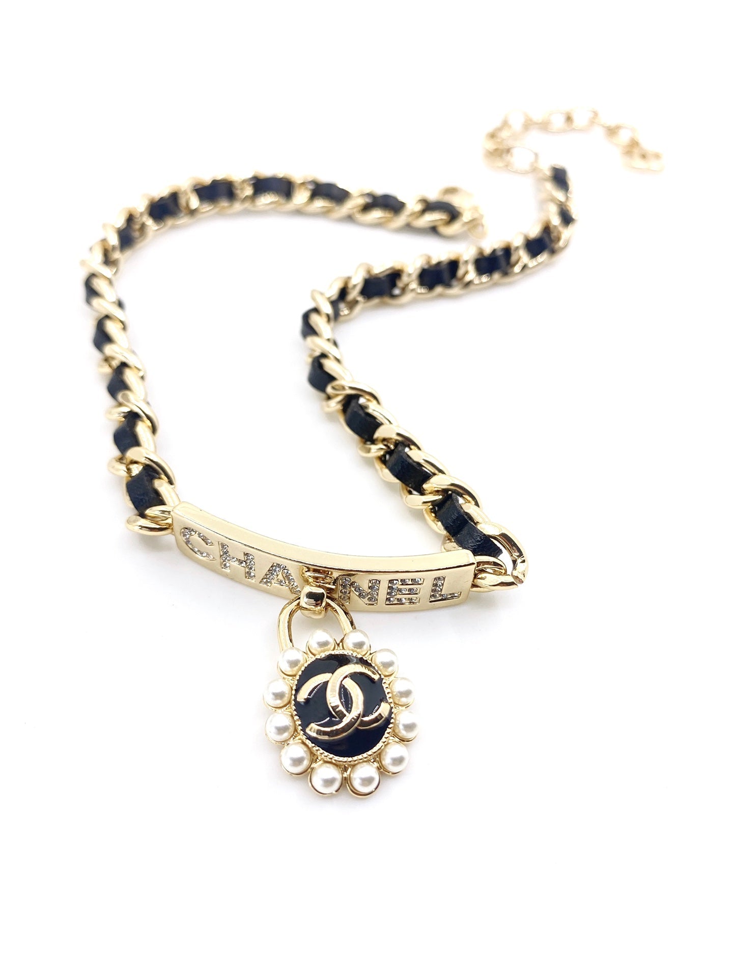Chanel Pearls Choker 18K Gold Necklace