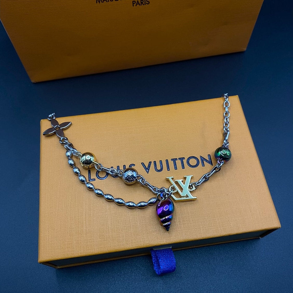 Louis Vuitton Shell 18K Gold Necklace