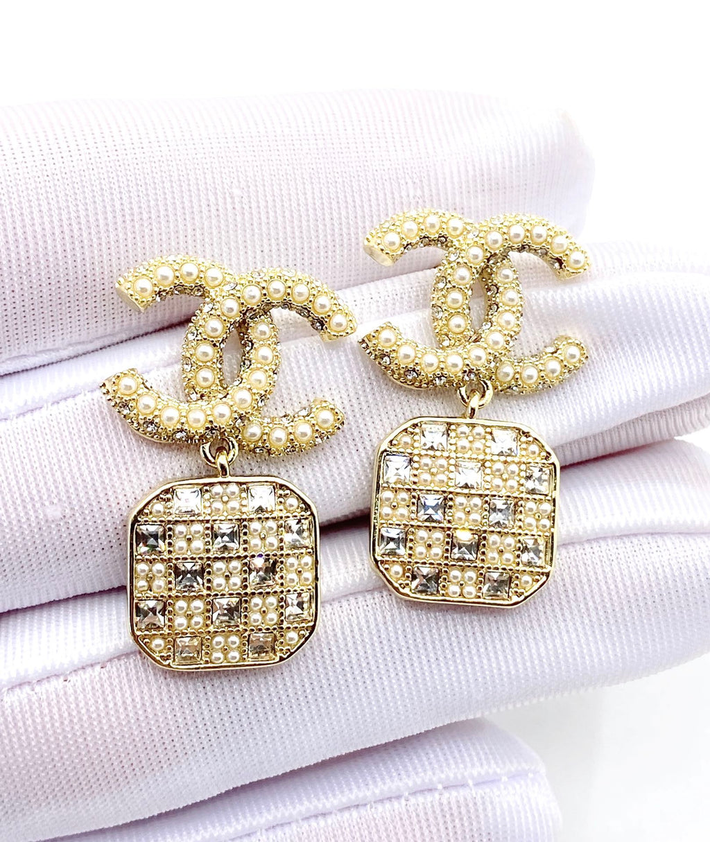 Chanel Diamonds Drop 18K Gold Earrings