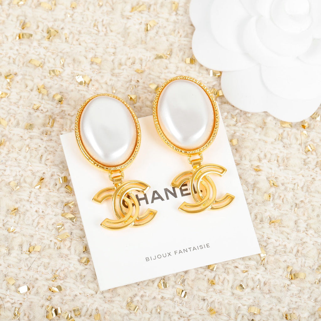 Chanel Big Pearl Pendant 18K Gold Earrings